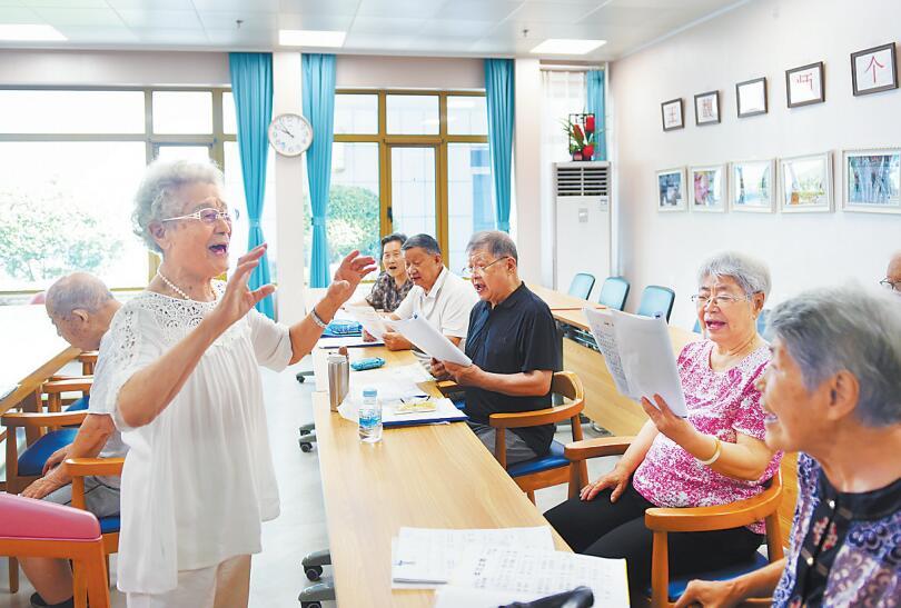 三河燕达金色年华健康养护中心交通便捷、环境幽雅、配套完善、医养结合，吸引了近5000名老人入住，大部分来自北京。